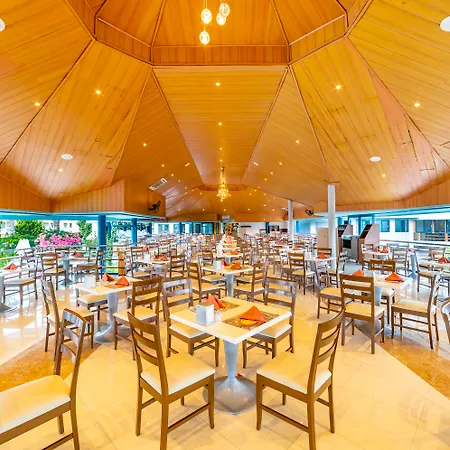 אתר נופש Queen's Park Le Jardin