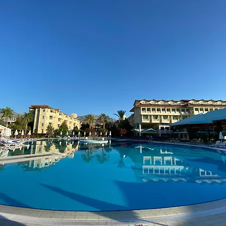 אתר נופש Queen's Park Le Jardin