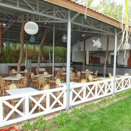 אתר נופש Queen's Park Le Jardin