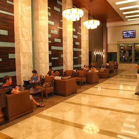 Queen's Park Le Jardin קמר